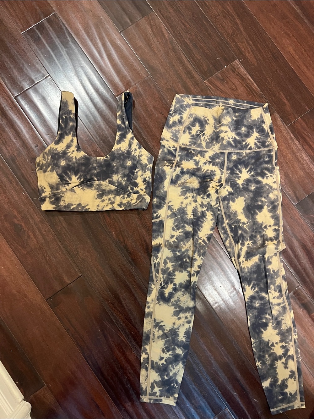 Varley Tie-Dye Leggings & Sports Bra Set - Beige & Charcoal